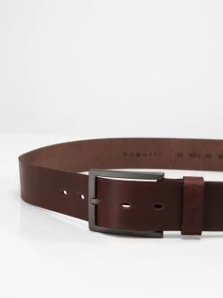 Bugatti Herren LEDERGÜRTEL - Logoprägung Auf Schlaufe -Das Geheimnis der Outdoor-Bekleidung. Herren LEDERG RTEL Logopr gung auf Schlaufe pdstandard 549694 0001 stilldetail 1